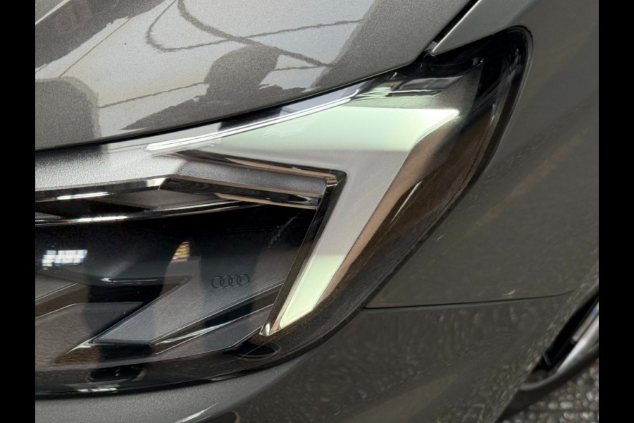 Audi A1 Sportback 30 TFSI 110pk S-line chronos grijs/zwart dak/carplay Audi A1 Sportback 30 TFSI 110pk S-line chronos grijs/zwart dak/carplay