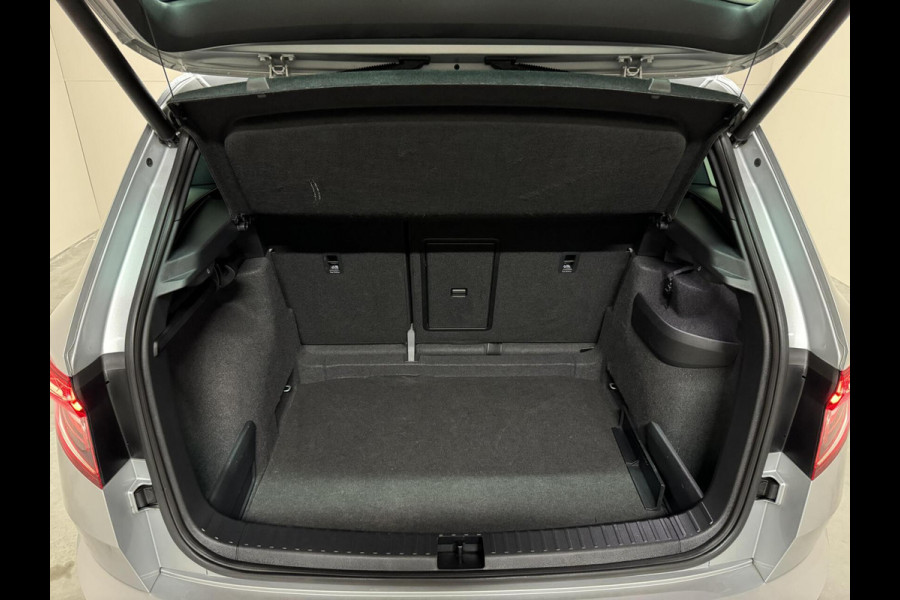 Škoda Karoq 1.5 TSI ACT Sportline Pano ACC Sfeer Canton Trekh. NAP Škoda Karoq 1.5 TSI ACT Sportline Pano ACC Sfeer Canton Trekh. NAP