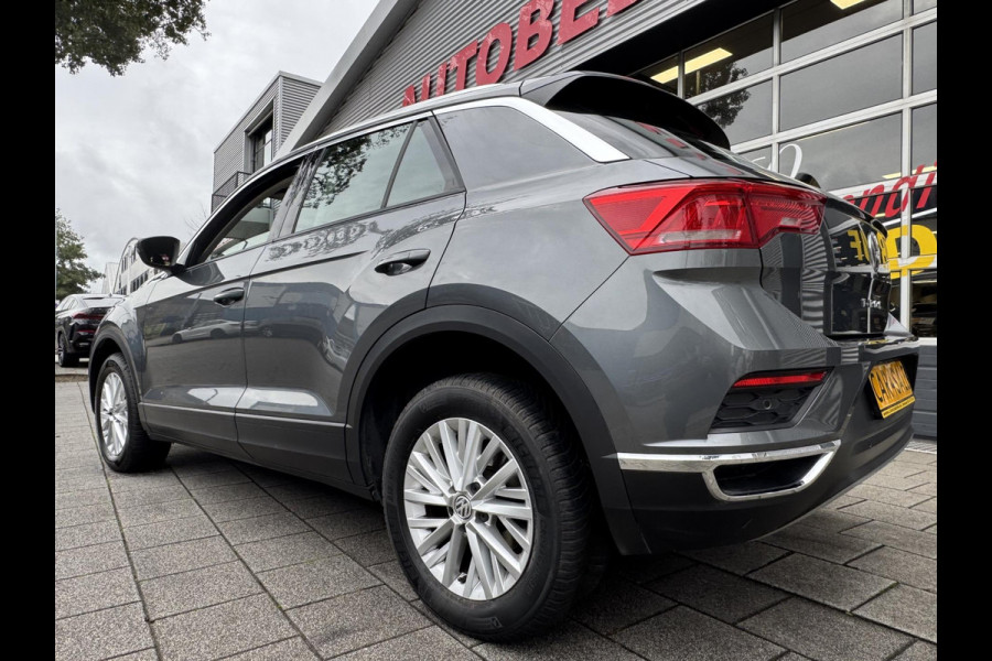 Volkswagen T-Roc 1.0 TSI Style - Navigatie I Airco I PDC- Achteruitrij camera I Sport velgen I APK 10-2027Dealer onderhouden