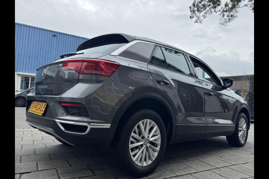 Volkswagen T-Roc 1.0 TSI Style - Navigatie I Airco I PDC- Achteruitrij camera I Sport velgen I APK 10-2027Dealer onderhouden