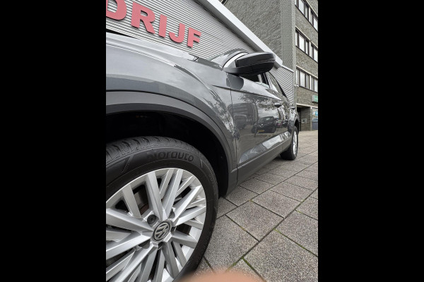 Volkswagen T-Roc 1.0 TSI Style - Navigatie I Airco I PDC- Achteruitrij camera I Sport velgen I APK 10-2027Dealer onderhouden