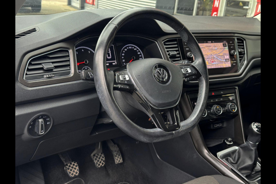 Volkswagen T-Roc 1.0 TSI Style - Navigatie I Airco I PDC- Achteruitrij camera I Sport velgen I APK 10-2027Dealer onderhouden