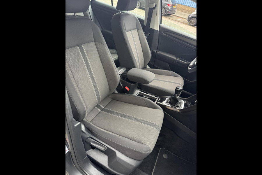 Volkswagen T-Roc 1.0 TSI Style - Navigatie I Airco I PDC- Achteruitrij camera I Sport velgen I APK 10-2027Dealer onderhouden