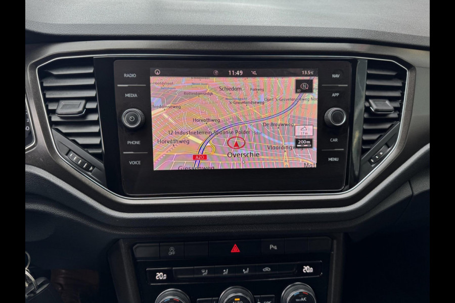 Volkswagen T-Roc 1.0 TSI Style - Navigatie I Airco I PDC- Achteruitrij camera I Sport velgen I APK 10-2027Dealer onderhouden