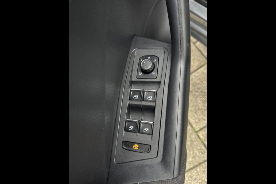 Volkswagen T-Roc 1.0 TSI Style - Navigatie I Airco I PDC- Achteruitrij camera I Sport velgen I APK 10-2027Dealer onderhouden