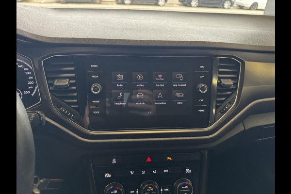 Volkswagen T-Roc 1.0 TSI Style - Navigatie I Airco I PDC- Achteruitrij camera I Sport velgen I APK 10-2027Dealer onderhouden
