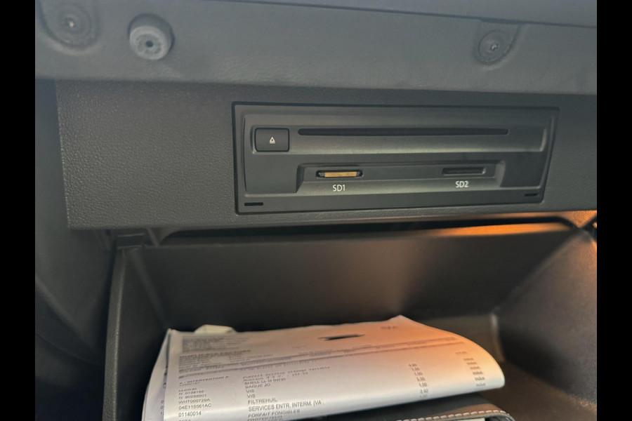 Volkswagen T-Roc 1.0 TSI Style - Navigatie I Airco I PDC- Achteruitrij camera I Sport velgen I APK 10-2027Dealer onderhouden