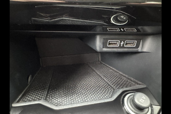 Volkswagen T-Roc 1.0 TSI Style - Navigatie I Airco I PDC- Achteruitrij camera I Sport velgen I APK 10-2027Dealer onderhouden