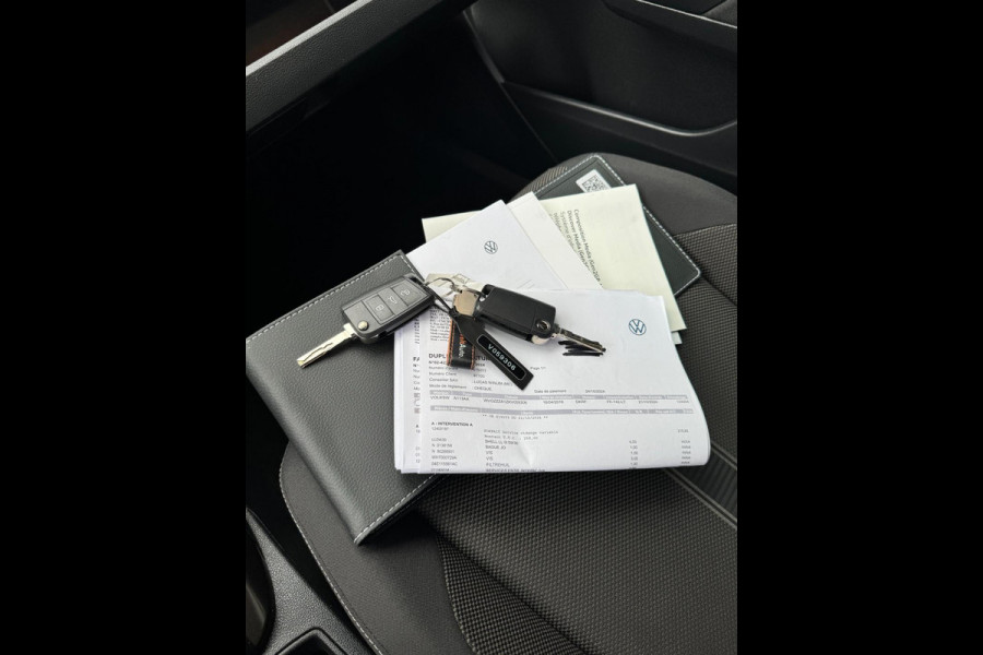 Volkswagen T-Roc 1.0 TSI Style - Navigatie I Airco I PDC- Achteruitrij camera I Sport velgen I APK 10-2027Dealer onderhouden