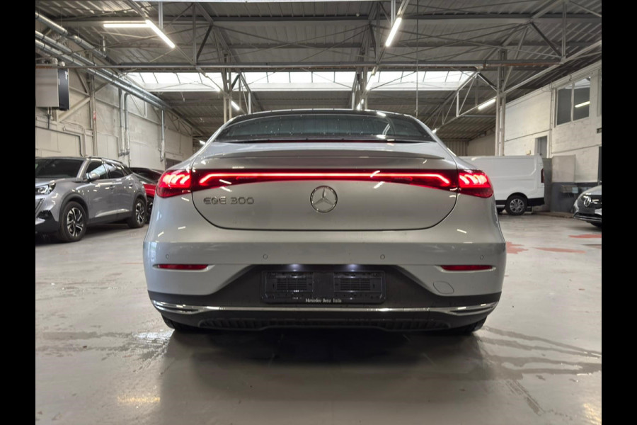 Mercedes-Benz EQE 300 Business Solution Luxury 89 kWh | Burmester sound | Panoramisch schuif/kanteldak | Passagier OLED-display van 12.3 inch! | Wordt verwacht! Mercedes-Benz EQE 300 Business Solution Luxury 89 kWh | Burmester sound | Panoramisch schuif/kanteldak | Passagier OLED-display van 12.3 inch! | Wordt verwacht!