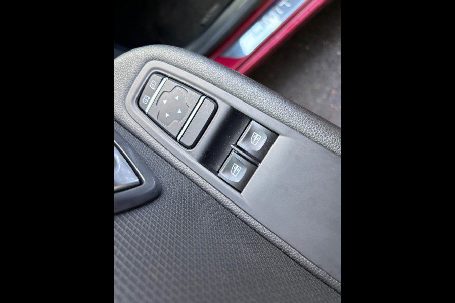 Renault Clio Estate 0.9 TCe Limited | NIEUWE APK | NETTE AUTO | Renault Clio Estate 0.9 TCe Limited | NIEUWE APK | NETTE AUTO |