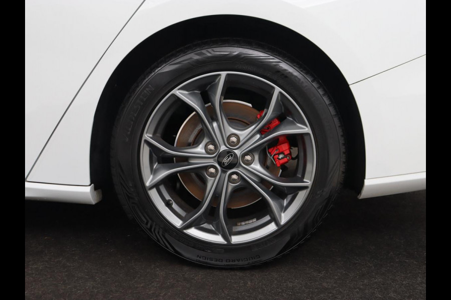 Ford Focus 1.0 EcoBoost Hybrid ST Line X | Stoel & stuurverwarming | Camera | Carplay | Digital Cockpit | Full LED | Keyless | Navigatie Ford Focus 1.0 EcoBoost Hybrid ST Line X | Stoel & stuurverwarming | Camera | Carplay | Digital Cockpit | Full LED | Keyless | Navigatie