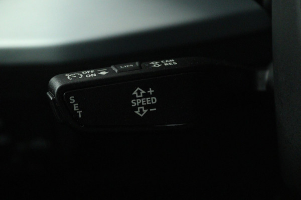 Audi Q2 35 TFSI S Edition (PANORAMADAK, DIGITALE COCKPIT, STOELVERWARMING, ACHTERUITRIJCAMERA, PARKEERSENSOREN, AUTOMAAT)