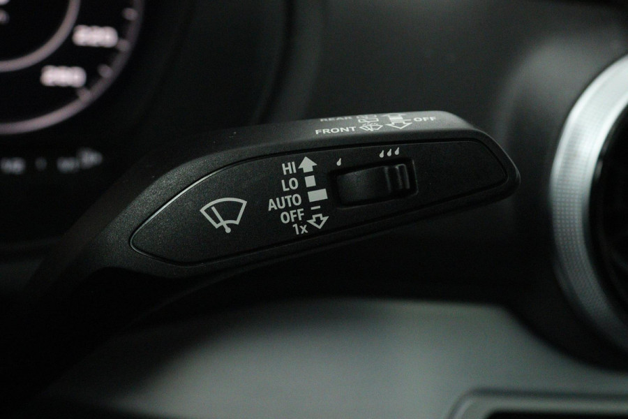 Audi Q2 35 TFSI S Edition (PANORAMADAK, DIGITALE COCKPIT, STOELVERWARMING, ACHTERUITRIJCAMERA, PARKEERSENSOREN, AUTOMAAT)