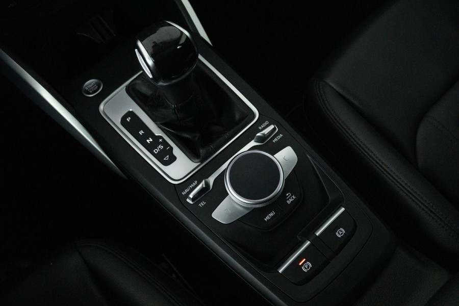 Audi Q2 35 TFSI S Edition (PANORAMADAK, DIGITALE COCKPIT, STOELVERWARMING, ACHTERUITRIJCAMERA, PARKEERSENSOREN, AUTOMAAT)