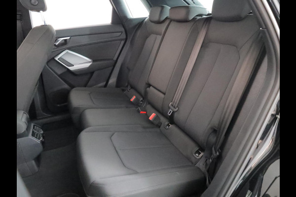Audi Q3 45 TFSI e Business Edition 245 pk S-tronic | Navigatie | Parkeersensoren | Adaptieve cruise control | Stoelverwarming | Audi Q3 45 TFSI e Business Edition 245 pk S-tronic | Navigatie | Parkeersensoren | Adaptieve cruise control | Stoelverwarming |