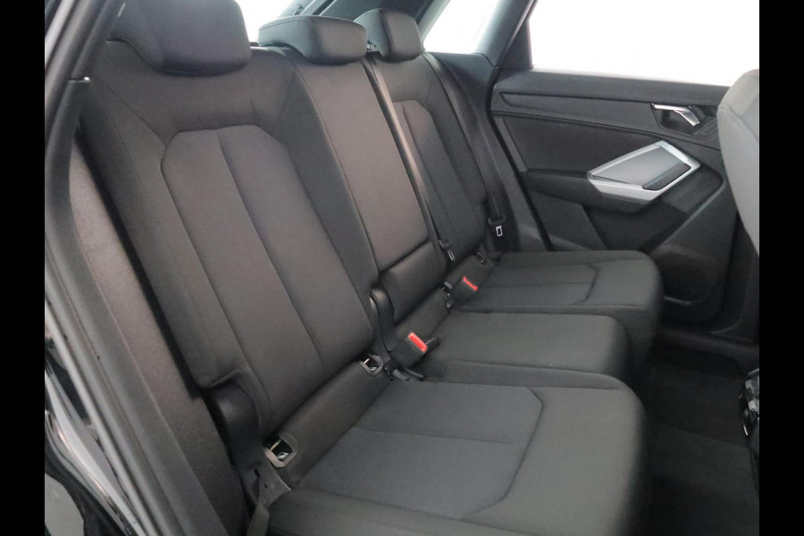 Audi Q3 45 TFSI e Business Edition 245 pk S-tronic | Navigatie | Parkeersensoren | Adaptieve cruise control | Stoelverwarming | Audi Q3 45 TFSI e Business Edition 245 pk S-tronic | Navigatie | Parkeersensoren | Adaptieve cruise control | Stoelverwarming |