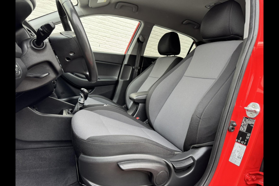 Hyundai i20 1.0 T-GDI Premium Dealer onderhouden Cruise control Climate control Parkeersensoren v/a Navigatie Apple / Android DAB Hyundai i20 1.0 T-GDI Premium Dealer onderhouden Cruise control Climate control Parkeersensoren v/a Navigatie Apple / Android DAB