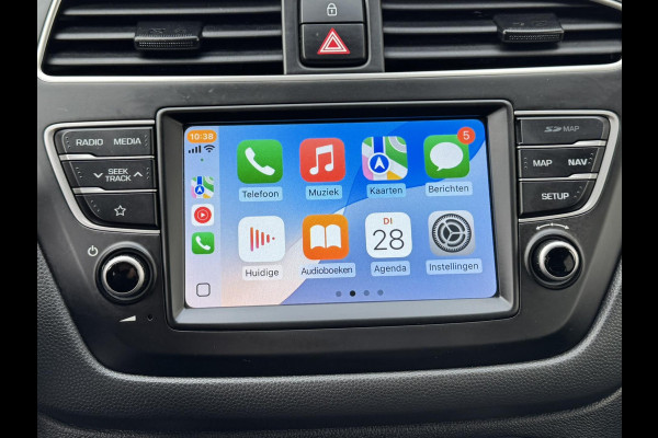 Hyundai i20 1.0 T-GDI Premium Dealer onderhouden Cruise control Climate control Parkeersensoren v/a Navigatie Apple / Android DAB Hyundai i20 1.0 T-GDI Premium Dealer onderhouden Cruise control Climate control Parkeersensoren v/a Navigatie Apple / Android DAB