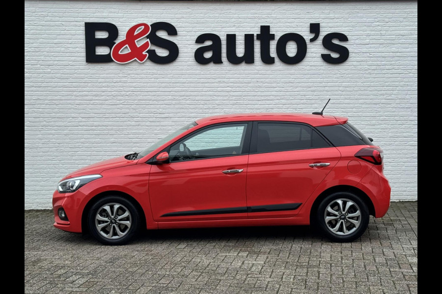 Hyundai i20 1.0 T-GDI Premium Dealer onderhouden Cruise control Climate control Parkeersensoren v/a Navigatie Apple / Android DAB Hyundai i20 1.0 T-GDI Premium Dealer onderhouden Cruise control Climate control Parkeersensoren v/a Navigatie Apple / Android DAB