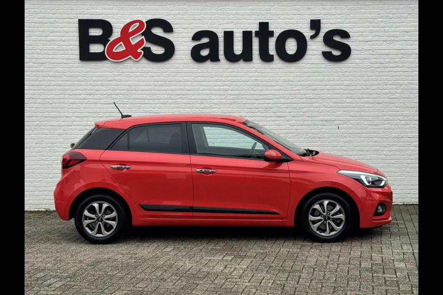 Hyundai i20 1.0 T-GDI Premium Dealer onderhouden Cruise control Climate control Parkeersensoren v/a Navigatie Apple / Android DAB Hyundai i20 1.0 T-GDI Premium Dealer onderhouden Cruise control Climate control Parkeersensoren v/a Navigatie Apple / Android DAB