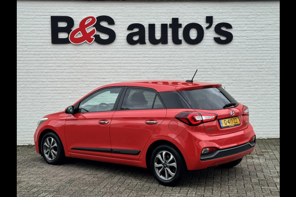 Hyundai i20 1.0 T-GDI Premium Dealer onderhouden Cruise control Climate control Parkeersensoren v/a Navigatie Apple / Android DAB Hyundai i20 1.0 T-GDI Premium Dealer onderhouden Cruise control Climate control Parkeersensoren v/a Navigatie Apple / Android DAB