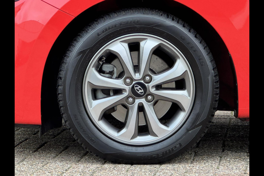 Hyundai i20 1.0 T-GDI Premium Dealer onderhouden Cruise control Climate control Parkeersensoren v/a Navigatie Apple / Android DAB Hyundai i20 1.0 T-GDI Premium Dealer onderhouden Cruise control Climate control Parkeersensoren v/a Navigatie Apple / Android DAB