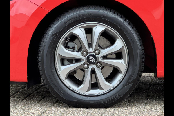 Hyundai i20 1.0 T-GDI Premium Dealer onderhouden Cruise control Climate control Parkeersensoren v/a Navigatie Apple / Android DAB Hyundai i20 1.0 T-GDI Premium Dealer onderhouden Cruise control Climate control Parkeersensoren v/a Navigatie Apple / Android DAB