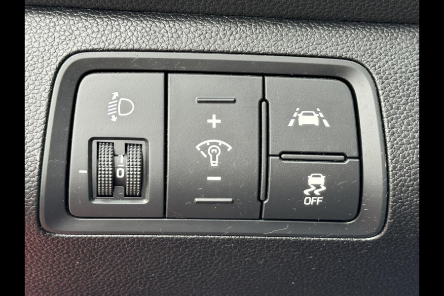 Hyundai i20 1.0 T-GDI Premium Dealer onderhouden Cruise control Climate control Parkeersensoren v/a Navigatie Apple / Android DAB Hyundai i20 1.0 T-GDI Premium Dealer onderhouden Cruise control Climate control Parkeersensoren v/a Navigatie Apple / Android DAB