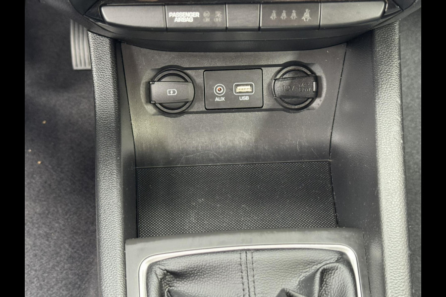 Hyundai i20 1.0 T-GDI Premium Dealer onderhouden Cruise control Climate control Parkeersensoren v/a Navigatie Apple / Android DAB Hyundai i20 1.0 T-GDI Premium Dealer onderhouden Cruise control Climate control Parkeersensoren v/a Navigatie Apple / Android DAB