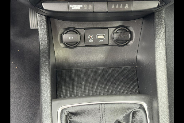 Hyundai i20 1.0 T-GDI Premium Dealer onderhouden Cruise control Climate control Parkeersensoren v/a Navigatie Apple / Android DAB Hyundai i20 1.0 T-GDI Premium Dealer onderhouden Cruise control Climate control Parkeersensoren v/a Navigatie Apple / Android DAB