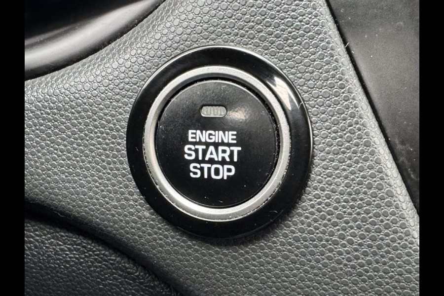 Hyundai i20 1.0 T-GDI Premium Dealer onderhouden Cruise control Climate control Parkeersensoren v/a Navigatie Apple / Android DAB Hyundai i20 1.0 T-GDI Premium Dealer onderhouden Cruise control Climate control Parkeersensoren v/a Navigatie Apple / Android DAB