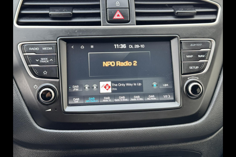 Hyundai i20 1.0 T-GDI Premium Dealer onderhouden Cruise control Climate control Parkeersensoren v/a Navigatie Apple / Android DAB Hyundai i20 1.0 T-GDI Premium Dealer onderhouden Cruise control Climate control Parkeersensoren v/a Navigatie Apple / Android DAB