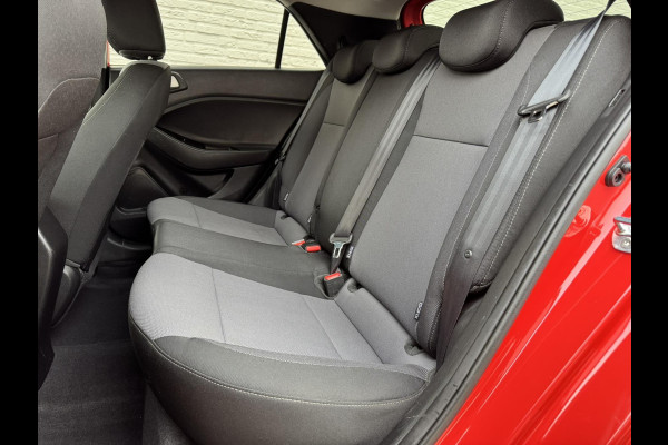 Hyundai i20 1.0 T-GDI Premium Dealer onderhouden Cruise control Climate control Parkeersensoren v/a Navigatie Apple / Android DAB Hyundai i20 1.0 T-GDI Premium Dealer onderhouden Cruise control Climate control Parkeersensoren v/a Navigatie Apple / Android DAB