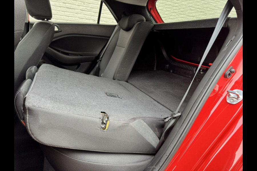 Hyundai i20 1.0 T-GDI Premium Dealer onderhouden Cruise control Climate control Parkeersensoren v/a Navigatie Apple / Android DAB Hyundai i20 1.0 T-GDI Premium Dealer onderhouden Cruise control Climate control Parkeersensoren v/a Navigatie Apple / Android DAB