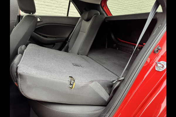 Hyundai i20 1.0 T-GDI Premium Dealer onderhouden Cruise control Climate control Parkeersensoren v/a Navigatie Apple / Android DAB Hyundai i20 1.0 T-GDI Premium Dealer onderhouden Cruise control Climate control Parkeersensoren v/a Navigatie Apple / Android DAB