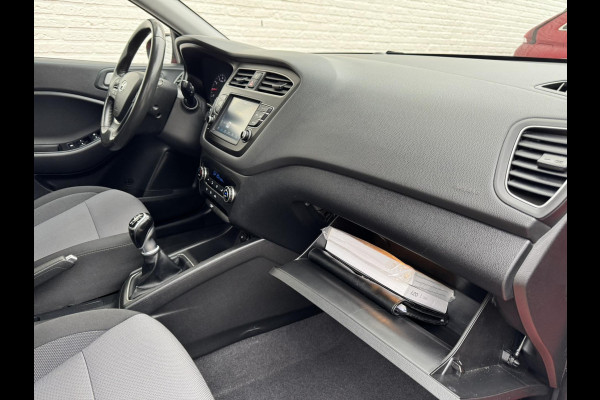 Hyundai i20 1.0 T-GDI Premium Dealer onderhouden Cruise control Climate control Parkeersensoren v/a Navigatie Apple / Android DAB Hyundai i20 1.0 T-GDI Premium Dealer onderhouden Cruise control Climate control Parkeersensoren v/a Navigatie Apple / Android DAB