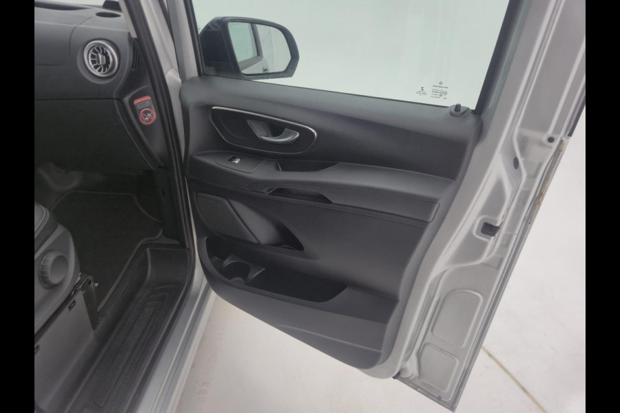 Mercedes-Benz Vito 114 CDI Lang luxe bomvol 214 pk led navi amg pakket leer Mercedes-Benz Vito 114 CDI Lang luxe bomvol 214 pk led navi amg pakket leer