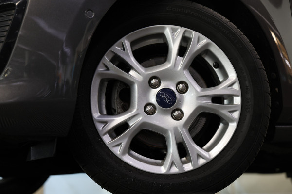 Ford Fiesta 1.0 EcoBoost Hybrid Titanium AUT CARPLAY DAB STUURVW '22 Ford Fiesta 1.0 EcoBoost Hybrid Titanium AUT CARPLAY DAB STUURVW '22