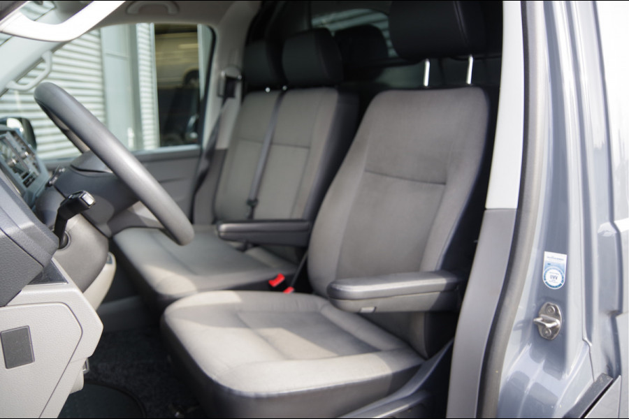 Volkswagen Transporter 2.0 TDI L2 150PK AUT. 3-ZITS, STOELVERWARMING, CRUISE, AIRCO, CARPLAY, PARKEERSENSOREN, Volkswagen Transporter 2.0 TDI L2 150PK AUT. 3-ZITS, STOELVERWARMING, CRUISE, AIRCO, CARPLAY, PARKEERSENSOREN,