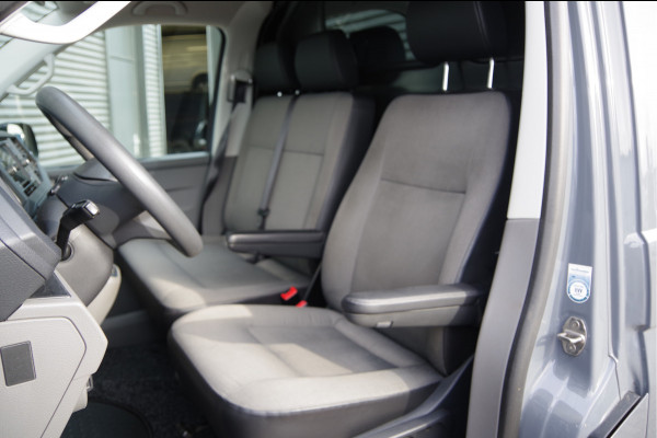 Volkswagen Transporter 2.0 TDI L2 150PK AUT. 3-ZITS, STOELVERWARMING, CRUISE, AIRCO, CARPLAY, PARKEERSENSOREN, Volkswagen Transporter 2.0 TDI L2 150PK AUT. 3-ZITS, STOELVERWARMING, CRUISE, AIRCO, CARPLAY, PARKEERSENSOREN,