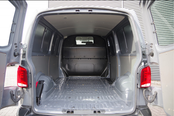Volkswagen Transporter 2.0 TDI L2 150PK AUT. 3-ZITS, STOELVERWARMING, CRUISE, AIRCO, CARPLAY, PARKEERSENSOREN, Volkswagen Transporter 2.0 TDI L2 150PK AUT. 3-ZITS, STOELVERWARMING, CRUISE, AIRCO, CARPLAY, PARKEERSENSOREN,