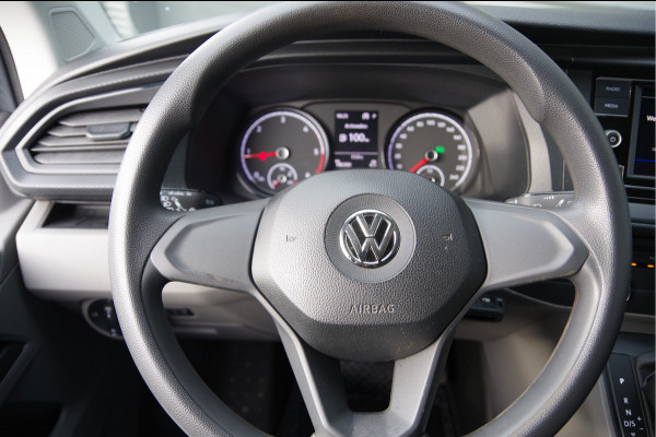 Volkswagen Transporter 2.0 TDI L2 150PK AUT. 3-ZITS, STOELVERWARMING, CRUISE, AIRCO, CARPLAY, PARKEERSENSOREN, Volkswagen Transporter 2.0 TDI L2 150PK AUT. 3-ZITS, STOELVERWARMING, CRUISE, AIRCO, CARPLAY, PARKEERSENSOREN,