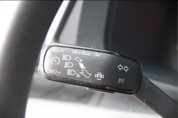 Volkswagen Transporter 2.0 TDI L2 150PK AUT. 3-ZITS, STOELVERWARMING, CRUISE, AIRCO, CARPLAY, PARKEERSENSOREN, Volkswagen Transporter 2.0 TDI L2 150PK AUT. 3-ZITS, STOELVERWARMING, CRUISE, AIRCO, CARPLAY, PARKEERSENSOREN,