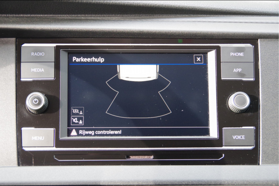 Volkswagen Transporter 2.0 TDI L2 150PK AUT. 3-ZITS, STOELVERWARMING, CRUISE, AIRCO, CARPLAY, PARKEERSENSOREN, Volkswagen Transporter 2.0 TDI L2 150PK AUT. 3-ZITS, STOELVERWARMING, CRUISE, AIRCO, CARPLAY, PARKEERSENSOREN,