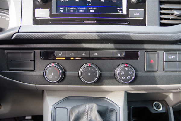 Volkswagen Transporter 2.0 TDI L2 150PK AUT. 3-ZITS, STOELVERWARMING, CRUISE, AIRCO, CARPLAY, PARKEERSENSOREN, Volkswagen Transporter 2.0 TDI L2 150PK AUT. 3-ZITS, STOELVERWARMING, CRUISE, AIRCO, CARPLAY, PARKEERSENSOREN,