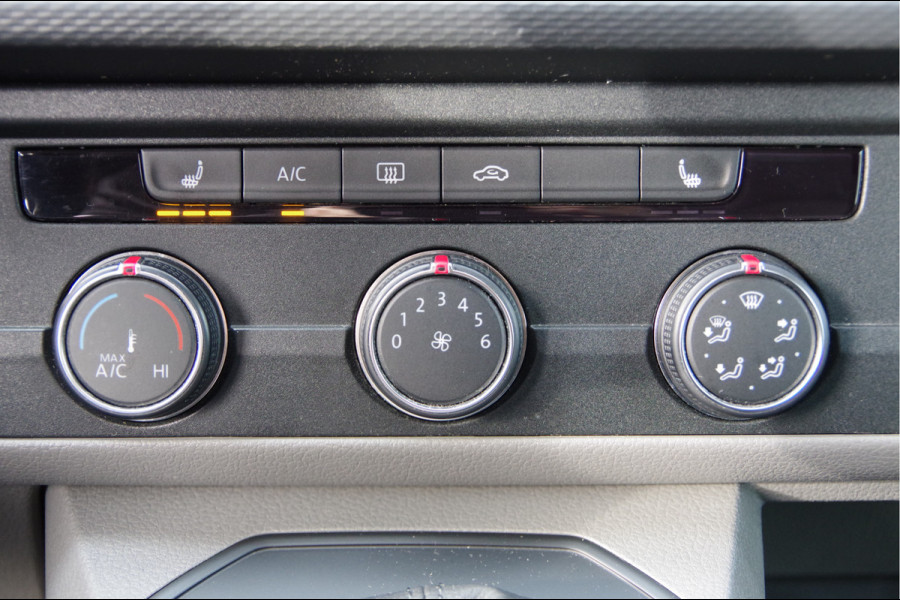 Volkswagen Transporter 2.0 TDI L2 150PK AUT. 3-ZITS, STOELVERWARMING, CRUISE, AIRCO, CARPLAY, PARKEERSENSOREN, Volkswagen Transporter 2.0 TDI L2 150PK AUT. 3-ZITS, STOELVERWARMING, CRUISE, AIRCO, CARPLAY, PARKEERSENSOREN,