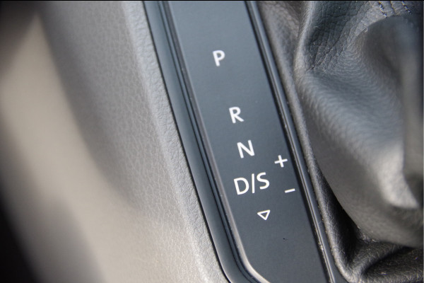 Volkswagen Transporter 2.0 TDI L2 150PK AUT. 3-ZITS, STOELVERWARMING, CRUISE, AIRCO, CARPLAY, PARKEERSENSOREN, Volkswagen Transporter 2.0 TDI L2 150PK AUT. 3-ZITS, STOELVERWARMING, CRUISE, AIRCO, CARPLAY, PARKEERSENSOREN,