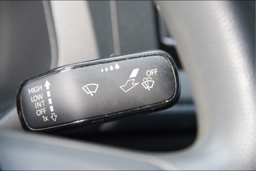 Volkswagen Transporter 2.0 TDI L2 150PK AUT. 3-ZITS, STOELVERWARMING, CRUISE, AIRCO, CARPLAY, PARKEERSENSOREN, Volkswagen Transporter 2.0 TDI L2 150PK AUT. 3-ZITS, STOELVERWARMING, CRUISE, AIRCO, CARPLAY, PARKEERSENSOREN,