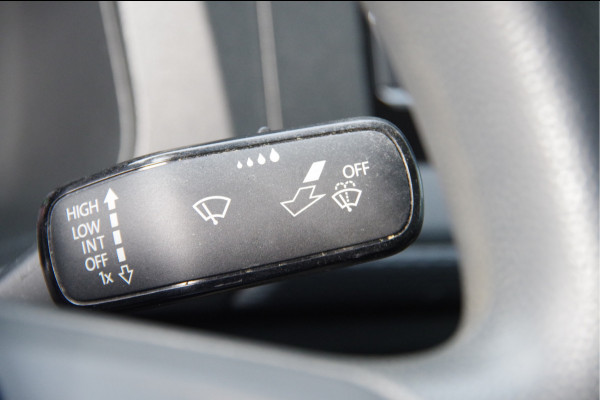 Volkswagen Transporter 2.0 TDI L2 150PK AUT. 3-ZITS, STOELVERWARMING, CRUISE, AIRCO, CARPLAY, PARKEERSENSOREN, Volkswagen Transporter 2.0 TDI L2 150PK AUT. 3-ZITS, STOELVERWARMING, CRUISE, AIRCO, CARPLAY, PARKEERSENSOREN,